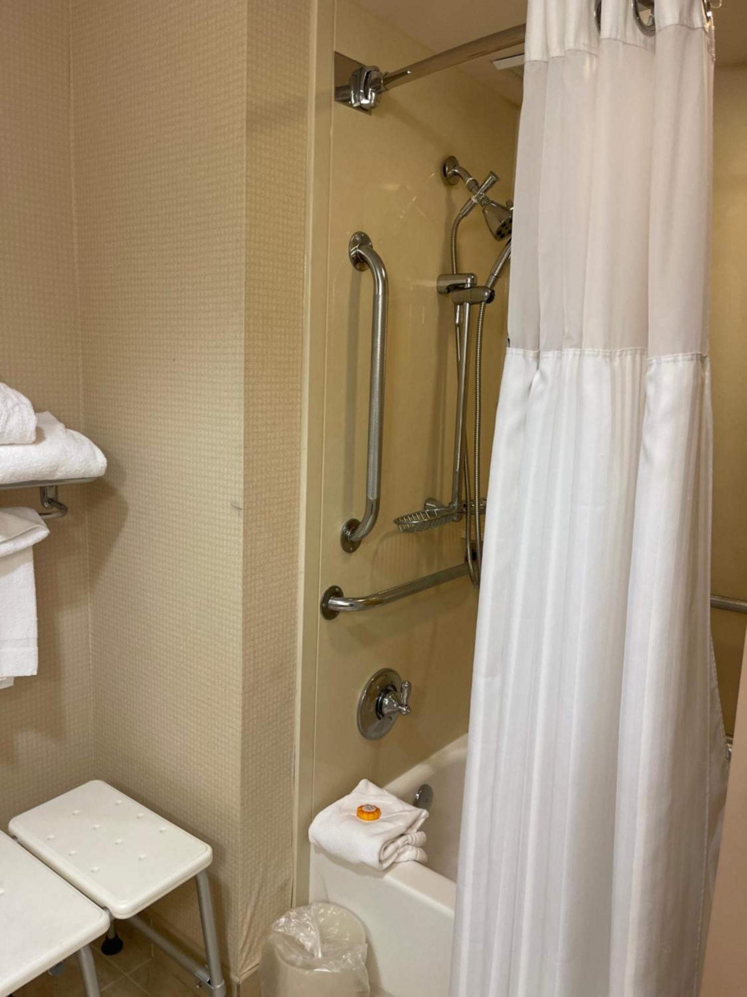 Quality Hotel Essington Extérieur photo